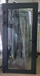 durys-stiklino-kairines